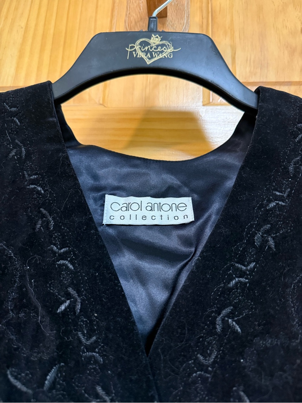 VTG. Carol Antone Black Velvet Embroidered Vest size M - Picture 4 of 8